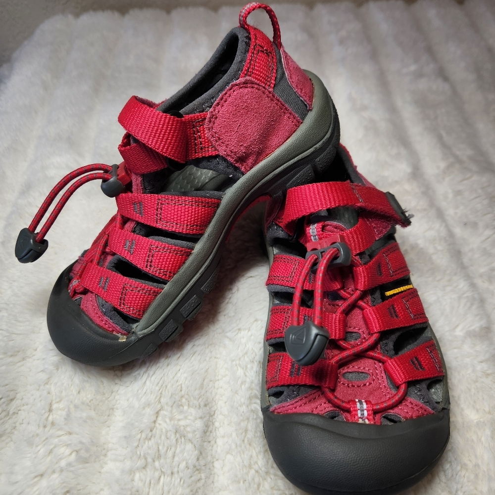 Keen 1009949 Newport H2 Waterproof Sandal Water Shoe Rose Red/Pink Youth 10